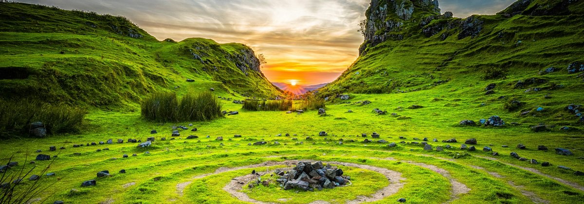 robert-lukeman-_RBcxo9AU-U-unsplash